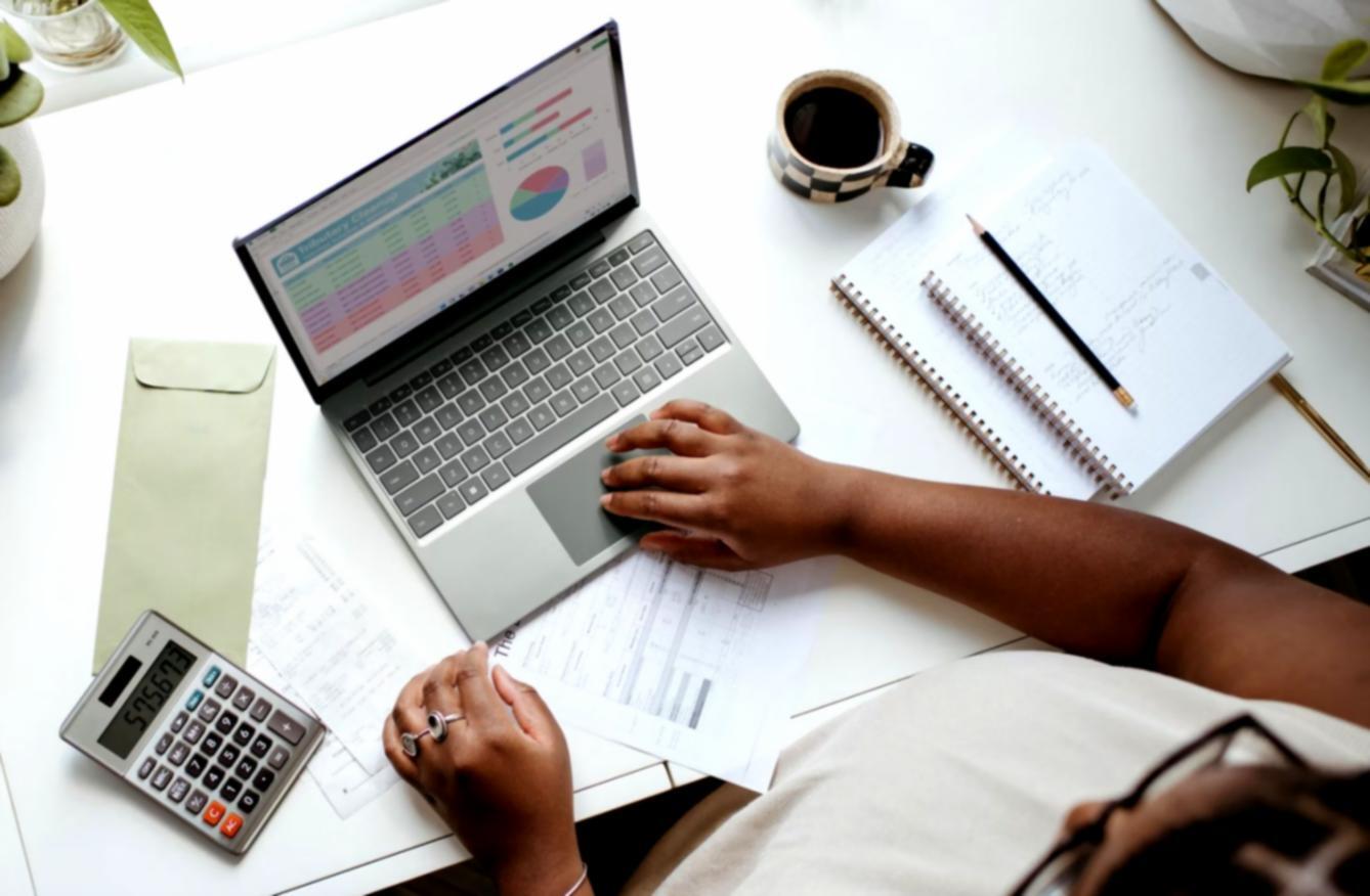 Team al lavoro su analisi SEO dettagliata